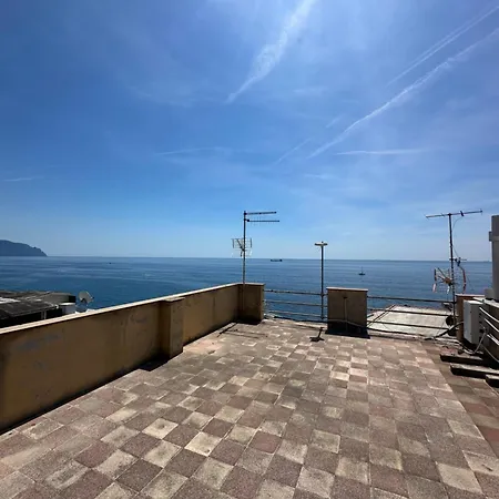 Attico Sul Mare Di Claudio E Maria Apartment Genoa Exterior photo