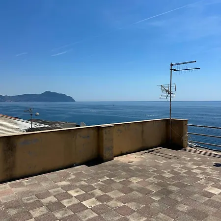 Attico Sul Mare Di Claudio E Maria Apartment Genoa Exterior photo