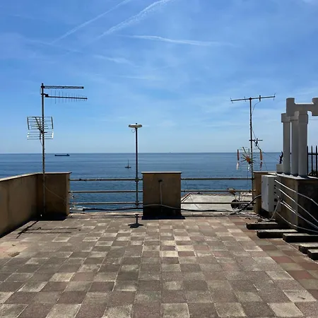 Attico Sul Mare Di Claudio E Maria Apartment Genoa Exterior photo